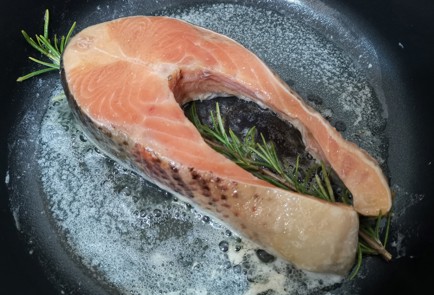 Фото шага рецепта Стейк семги в кокосовом молоке 176319 шаг 2  