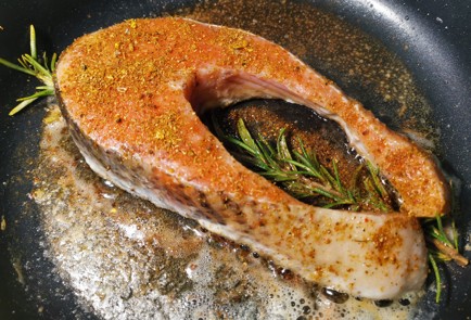 Фото шага рецепта Стейк семги в кокосовом молоке 176319 шаг 4  