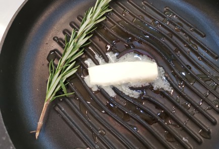 Фото шага рецепта Стейк сирлойн 188492 шаг 5