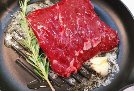 Фото шага рецепта Стейк сирлойн 188492 шаг 6