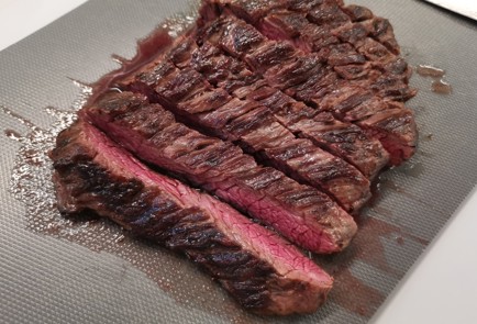 Фото шага рецепта Стейк сирлойн 188492 шаг 9