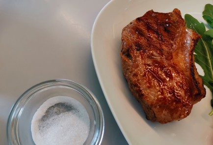 Фото шага рецепта Стейк стриплойн на сковороде гриль 186724 шаг 12  