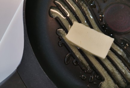 Фото шага рецепта Стейк стриплойн на сковороде гриль 186724 шаг 2  