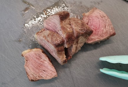 Фото шага рецепта Стейк стриплойн с пряными травами 186720 шаг 11  