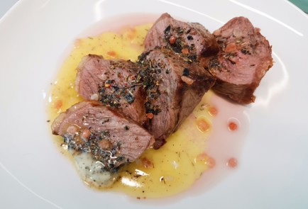 Фото шага рецепта Стейк стриплойн с пряными травами 186720 шаг 14  