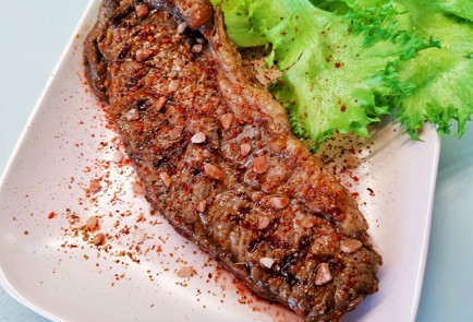 Фото шага рецепта Стейк стриплойн со специями 187105 шаг 10  