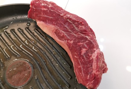 Фото шага рецепта Стейк стриплойн со специями 187105 шаг 3  