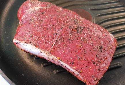 Фото шага рецепта Стейк стриплойн 186398 шаг 5  