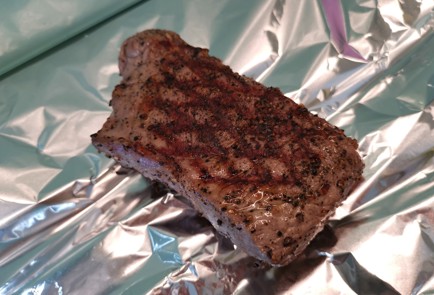 Фото шага рецепта Стейк стриплойн 186398 шаг 9  