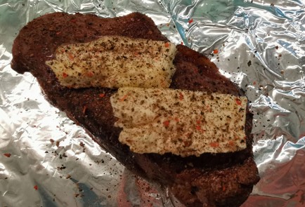 Фото шага рецепта Стейк стриплойн 187834 шаг 6  