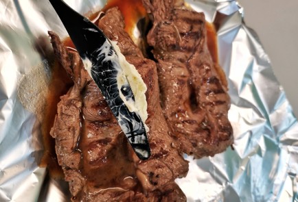 Фото шага рецепта Стейк топблейд с розмарином 140430 шаг 12