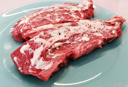 Фото шага рецепта Стейк топблейд с розмарином 140430 шаг 3