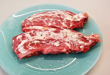 Фото шага рецепта Стейк топблейд с розмарином 140430 шаг 4