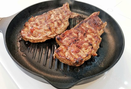 Фото шага рецепта Стейк топблейд с розмарином 140430 шаг 8