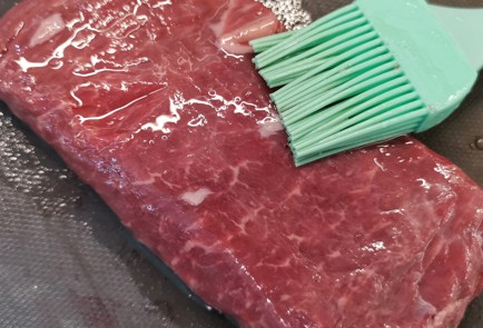 Фото шага рецепта Стейк трайтип 174165 шаг 2  