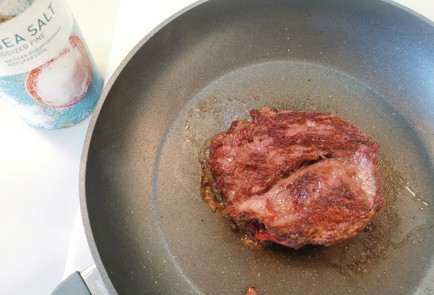 Фото шага рецепта Стейк вагю 189203 шаг 5  