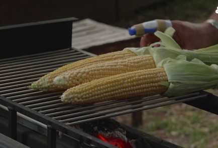 Фото шага рецепта Стейки денвер с кукурузой на гриле 152608 шаг 2  