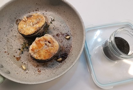 Фото шага рецепта Стейки форели на сковороде 190903 шаг 8  