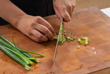 Фото шага рецепта Стейки из цветной капусты с соусом чимичурри 174367 шаг 6  