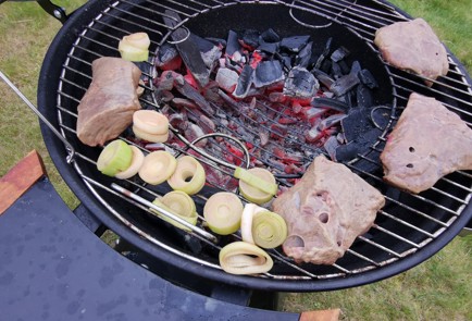 Фото шага рецепта Стейки из говяжьей печени 189465 шаг 11  