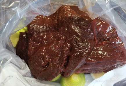 Фото шага рецепта Стейки из говяжьей печени 189465 шаг 4  