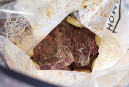 Фото шага рецепта Стейки из говяжьей печени 189465 шаг 7  