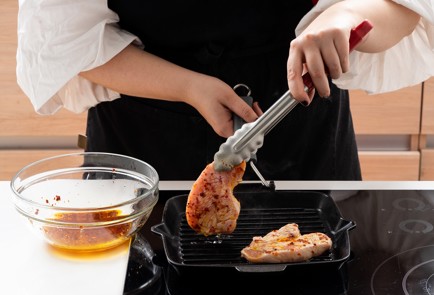 Фото шага рецепта Стейки из грудки индейки с лимоном и чили 151866 шаг 3  