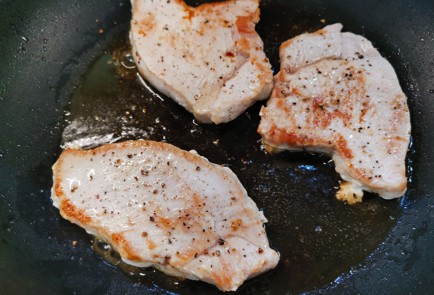 Фото шага рецепта Стейки из грудки индейки в пикантном соусе 175666 шаг 6  