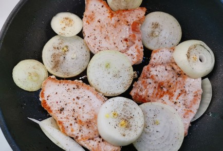 Фото шага рецепта Стейки из грудки индейки в пикантном соусе 175666 шаг 7  