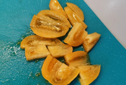 Фото шага рецепта Стейки из индейки с моцареллой 174886 шаг 6  