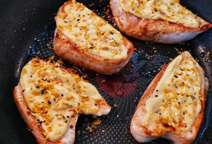 Фото шага рецепта Стейки из индейки с моцареллой 174886 шаг 9  