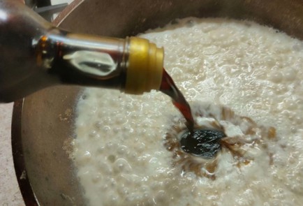 Фото шага рецепта Стейки из индейки с соевосливочным соусом 190379 шаг 11  