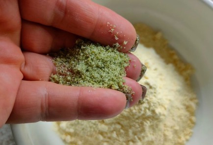 Фото шага рецепта Стейки из индейки с соевосливочным соусом 190379 шаг 5  