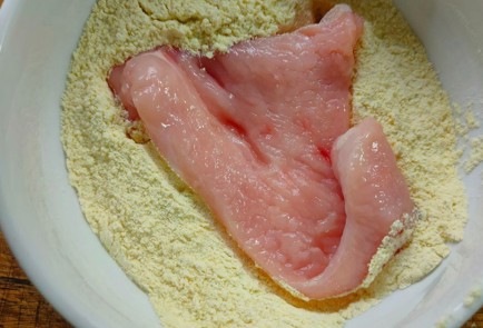 Фото шага рецепта Стейки из индейки с соевосливочным соусом 190379 шаг 6  