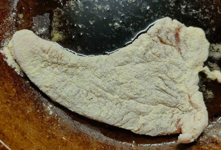 Фото шага рецепта Стейки из индейки с соевосливочным соусом 190379 шаг 7  