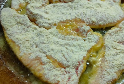 Фото шага рецепта Стейки из индейки с соевосливочным соусом 190379 шаг 8  