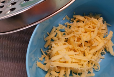 Фото шага рецепта Стейки из индейки с сыром 175911 шаг 1  