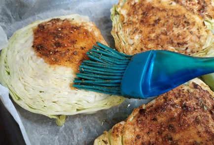 Фото шага рецепта Стейки из молодой капусты 188994 шаг 7  