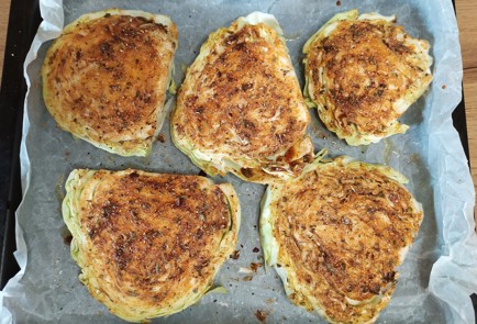 Фото шага рецепта Стейки из молодой капусты 188994 шаг 8  