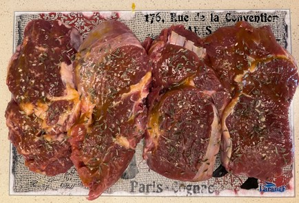 Фото шага рецепта Стейки рибай с чабером 176112 шаг 4