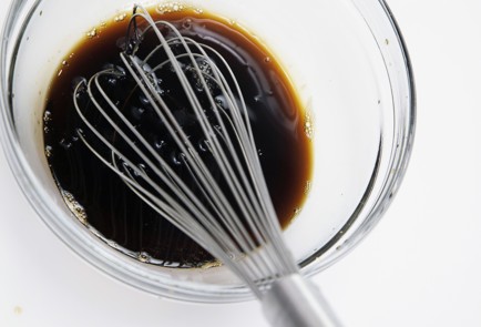 Фото шага рецепта Строганина из омуля с медовосоевым соусом 69134 шаг 3  