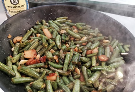 Фото шага рецепта Стручковая фасоль пожаренная на сале 151118 шаг 6  