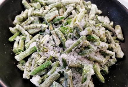 Фото шага рецепта Стручковая фасоль с мидиями 151116 шаг 1  