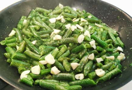 Фото шага рецепта Стручковая фасоль с мидиями 151116 шаг 4  