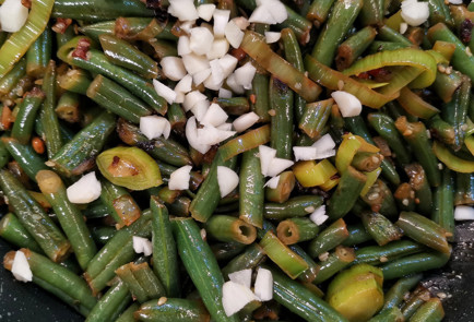 Фото шага рецепта Стручковая фасоль с сыром луком и чесноком 151764 шаг 12  
