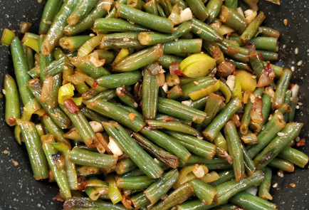 Фото шага рецепта Стручковая фасоль с сыром луком и чесноком 151764 шаг 13  