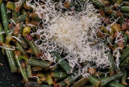 Фото шага рецепта Стручковая фасоль с сыром луком и чесноком 151764 шаг 14  