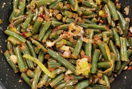 Фото шага рецепта Стручковая фасоль с сыром луком и чесноком 151764 шаг 15  