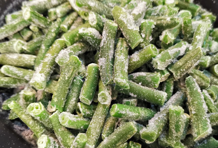 Фото шага рецепта Стручковая фасоль с сыром луком и чесноком 151764 шаг 4  