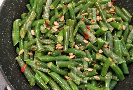 Фото шага рецепта Стручковая фасоль с сыром луком и чесноком 151764 шаг 7  
